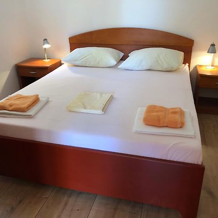 Apartments Nautic Zavala Luaran gambar