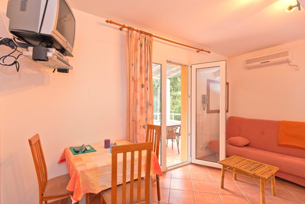 Apartments Nautic Zavala Luaran gambar