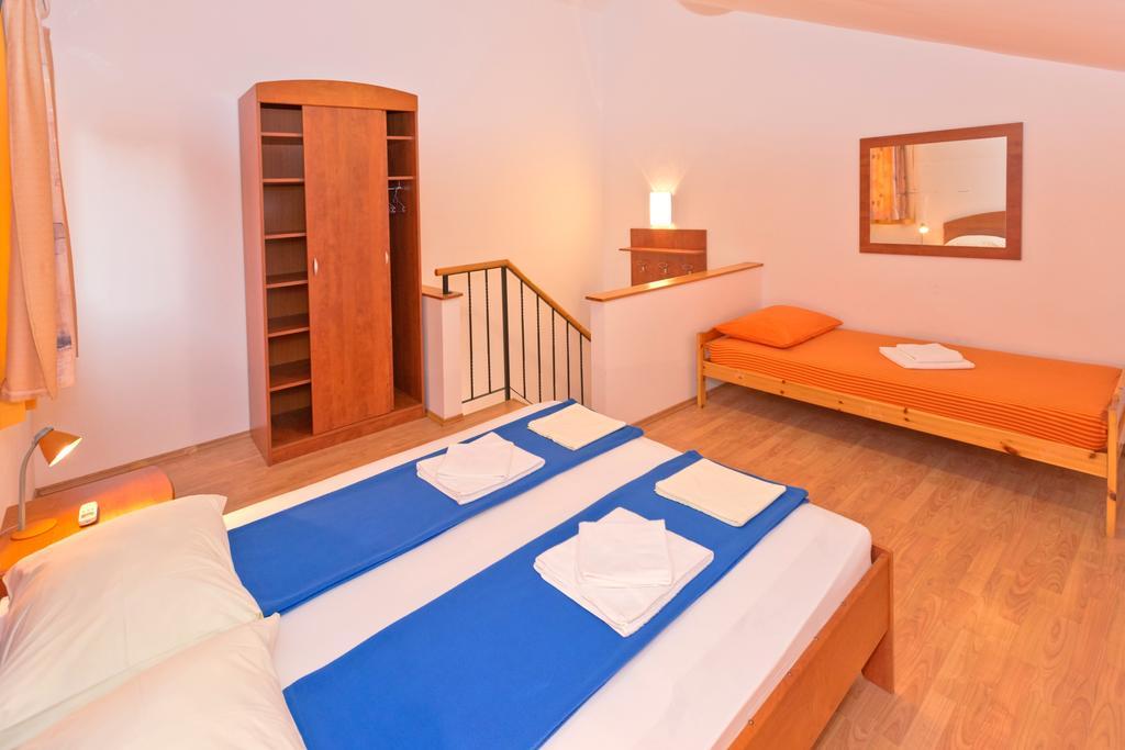 Apartments Nautic Zavala Luaran gambar