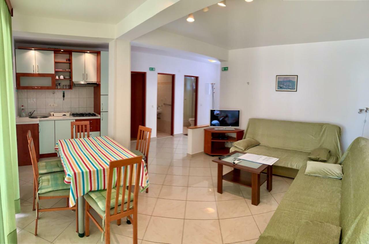 Apartments Nautic Zavala Luaran gambar