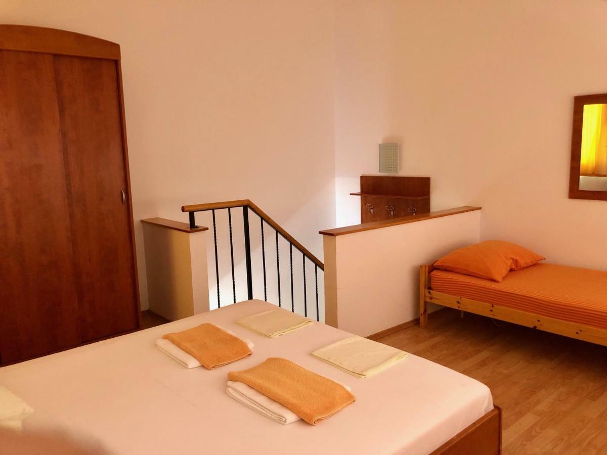 Apartments Nautic Zavala Luaran gambar