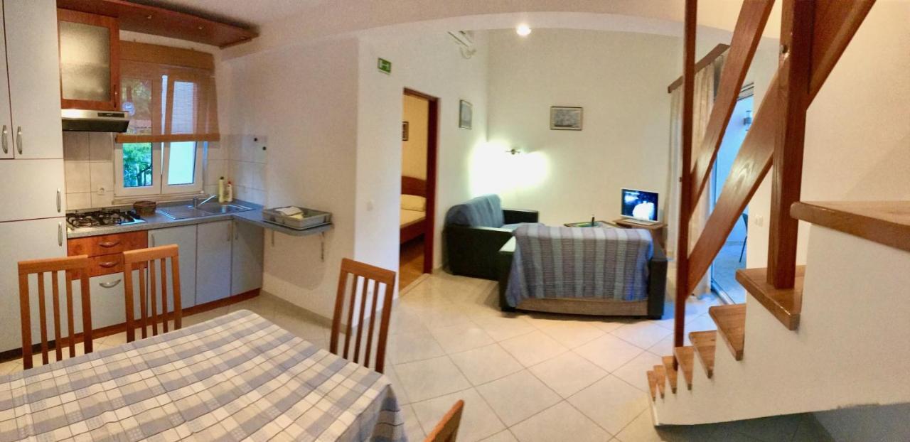 Apartments Nautic Zavala Luaran gambar
